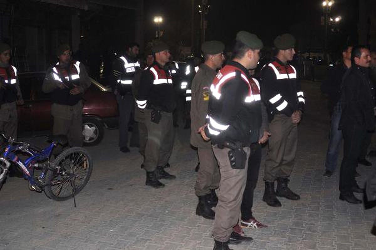 Sarayköy\'de Suriyeliler 3 Kişiyi Dövdü, İlçede Olaylar Çıktı
