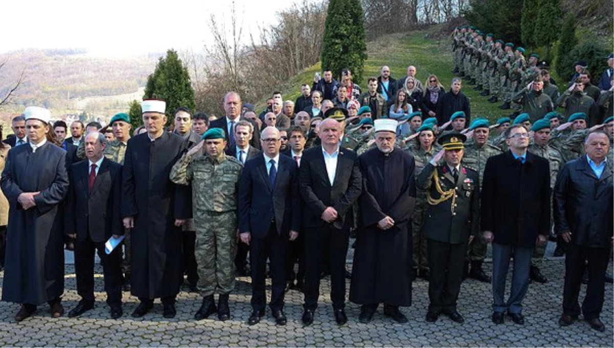 Şehitleri Anma Günü ve Çanakkale Deniz Zaferi\'nin 102. Yılı