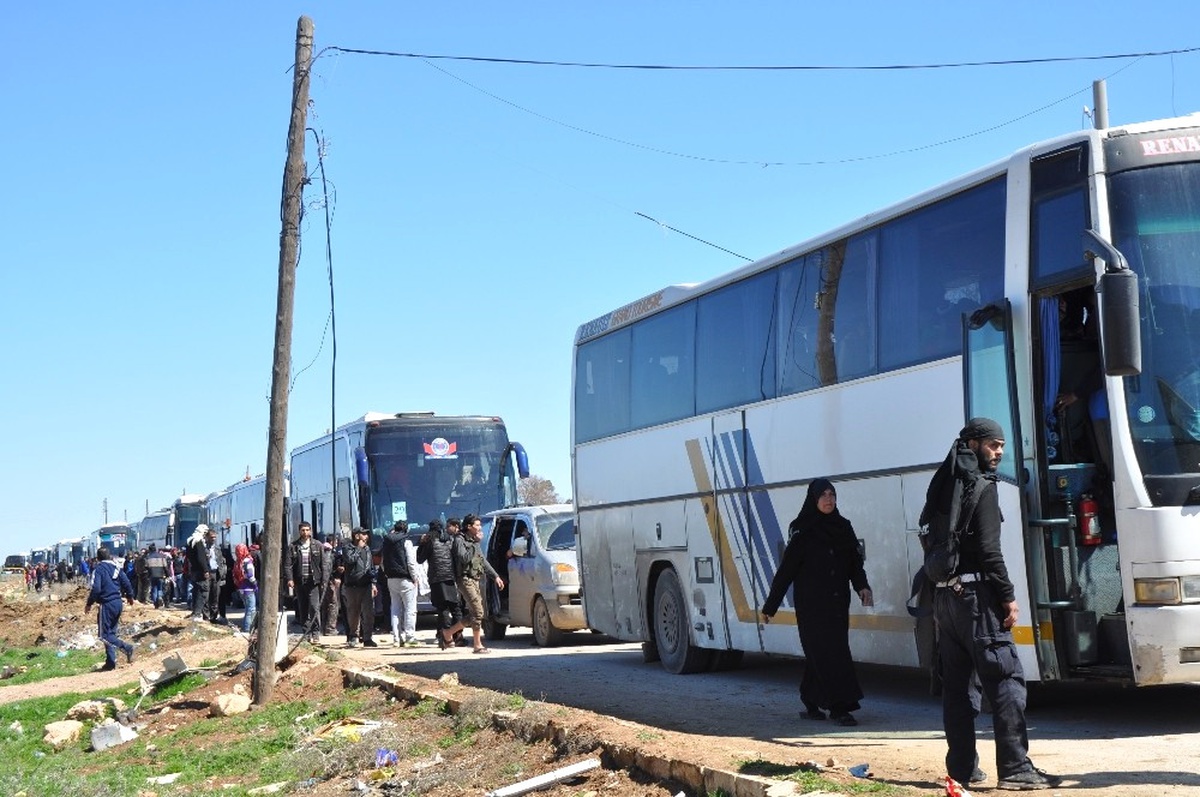 Suriye Rejiminin Bombaladığı Humuz El Waar\'dan Tahliyeler Başladı