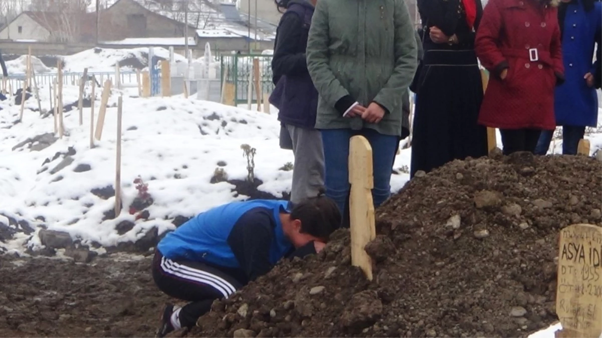 Uçan Kız\' Gözyaşları İçinde Toprağa Verildi