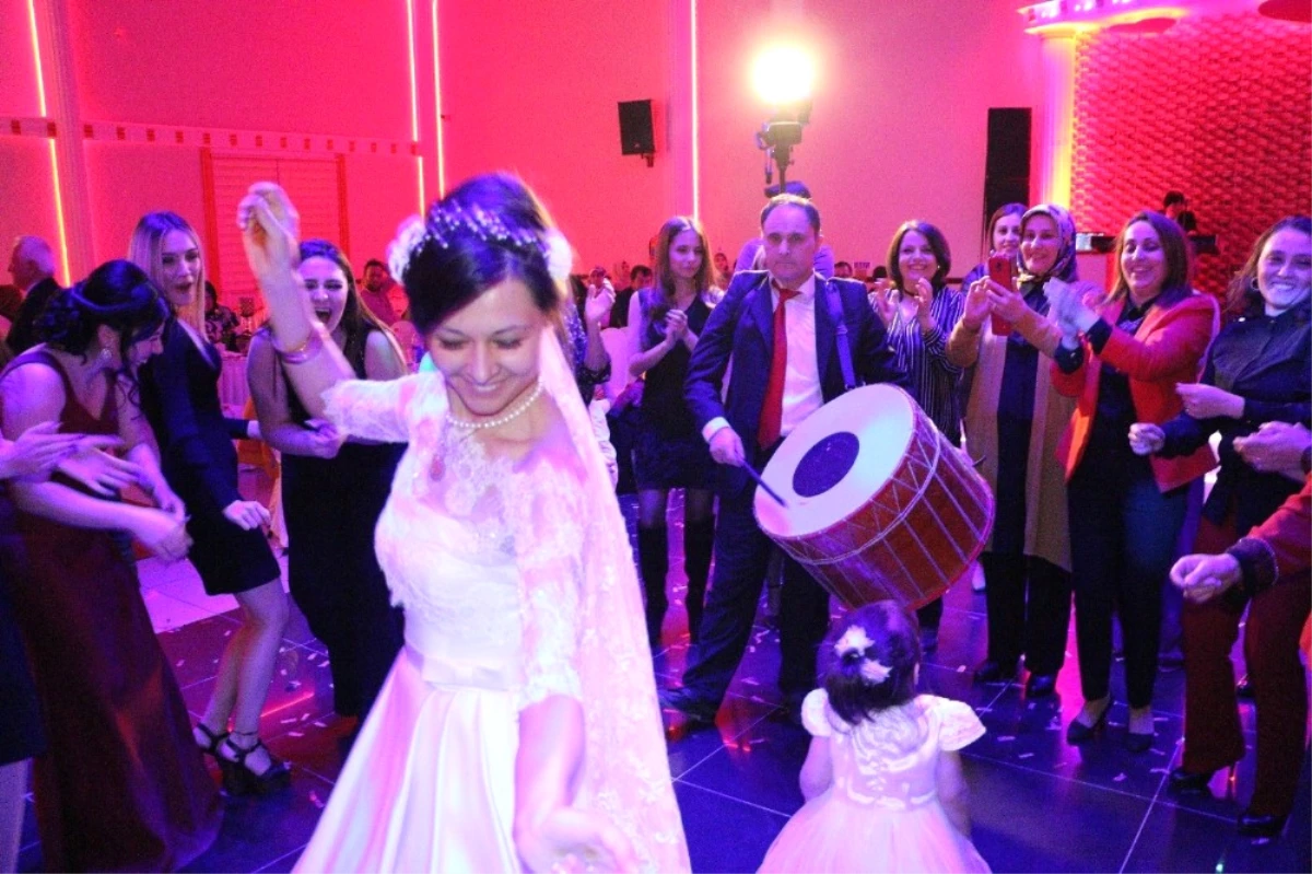 Ukraynalı Gelin Aşkı için Müslüman Oldu, Türk Gelenek ve Görenekleriyle Evlendi!