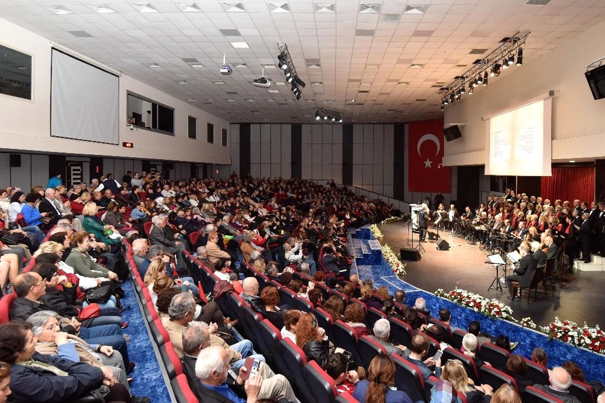 Urla\'da Çanakkale Şehitleri Türkülerle Anıldı