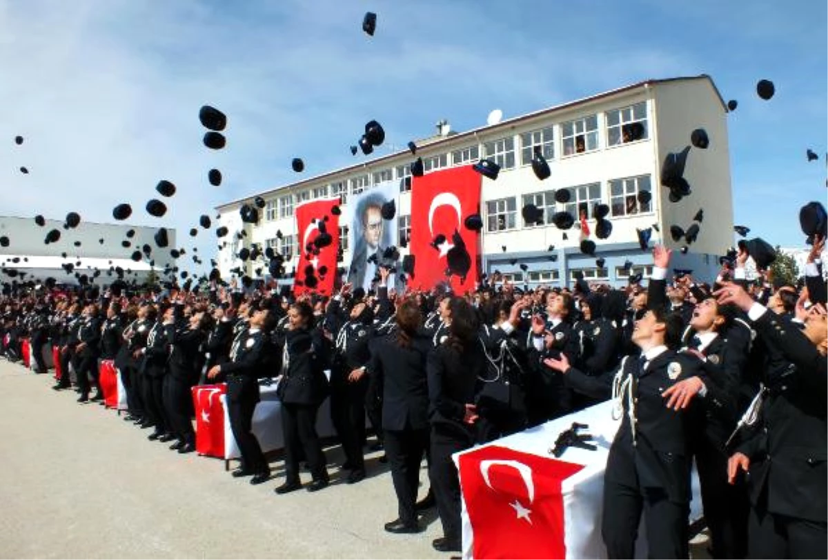 Yozgat\'ta 1100 Polis Adayı Yemin Ederek Diploma Aldı