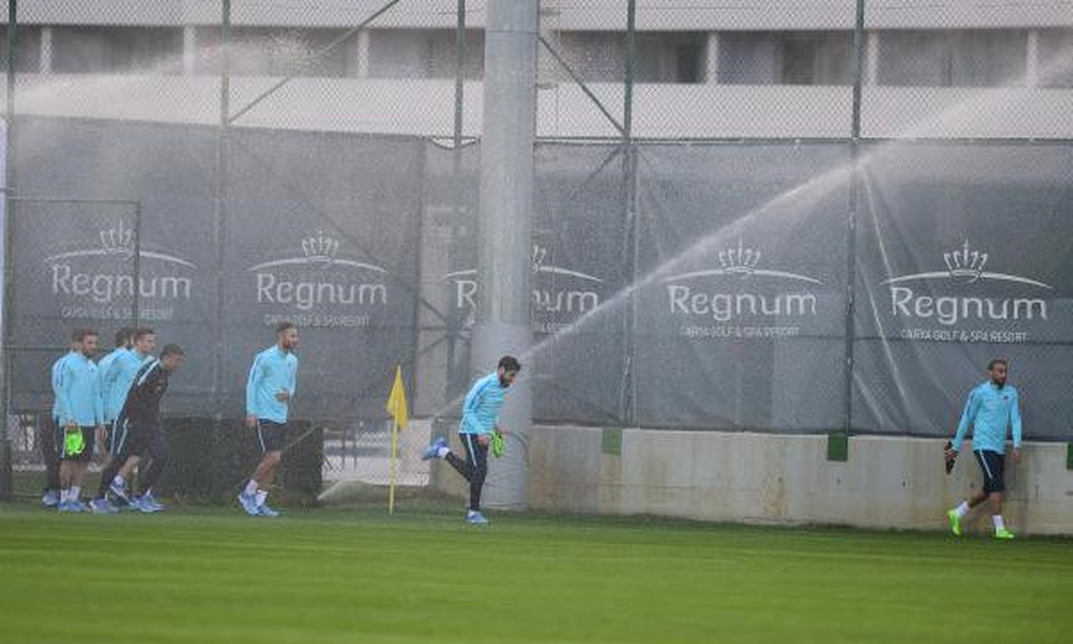 A Milli Futbol Takımı Antalya\'da İlk Antrenmanını Yaptı