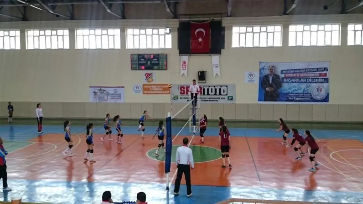 Analig Voleybol Yarı Finalleri Tamamlandı