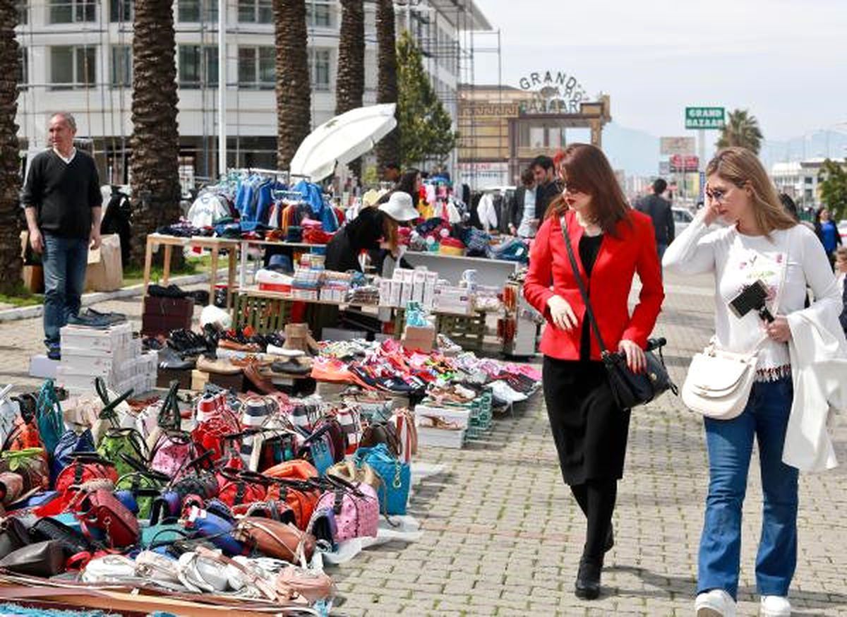 Antalya\'da Esnaf İranlı Turist Bekliyor