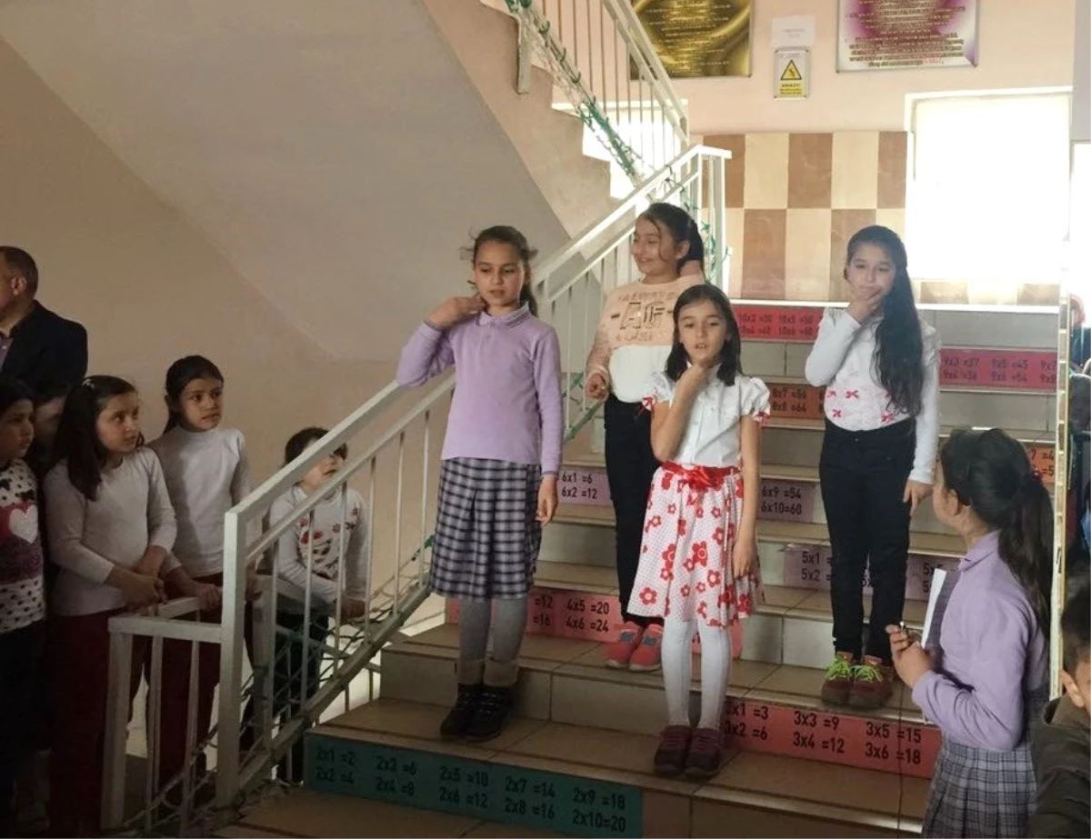 Atatürk İlkokulunda \'Şehitleri Anma Günü\' Etkinliği