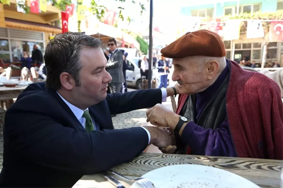 Buca Belediyesinden 65 Yaş Üstü Vatandaşlara \'Çay\' Jesti