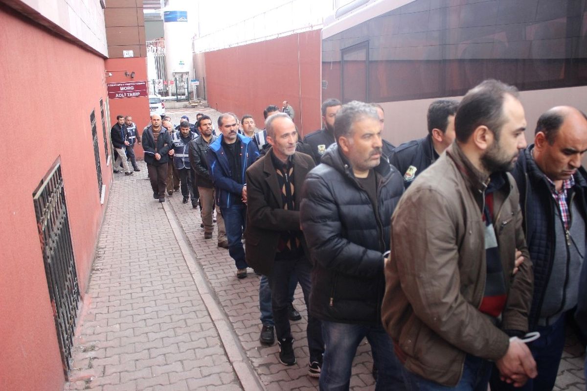 Bylock Kullandığı Belirlenen 22 Eski Polis Adliyeye Sevk Edildi