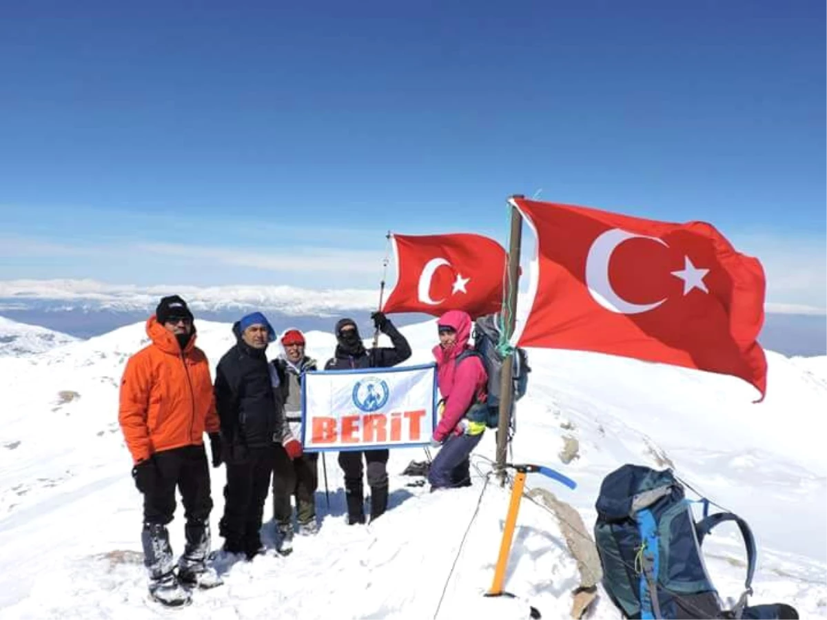 Çanakkale Şehitlerini Berit Dağı Zirvesinde Andılar