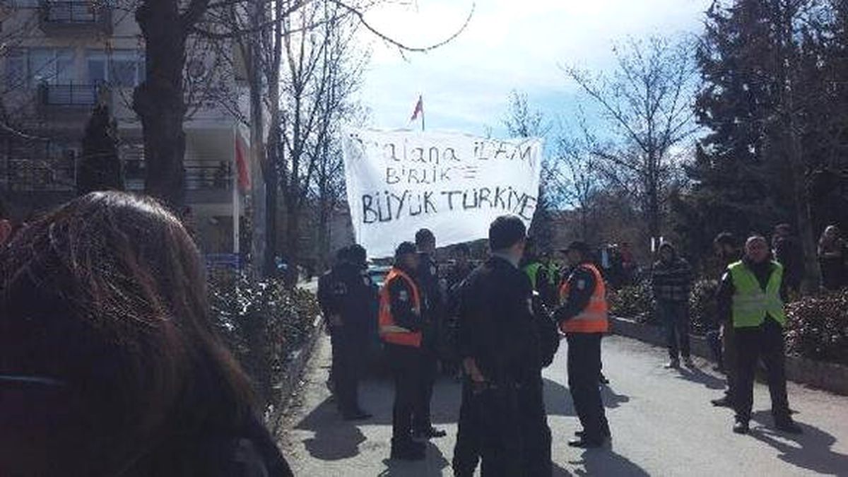 Cebeci Kampüsü\'nde Pankart Gerginliği; 3 Yaralı, 2 Gözaltı