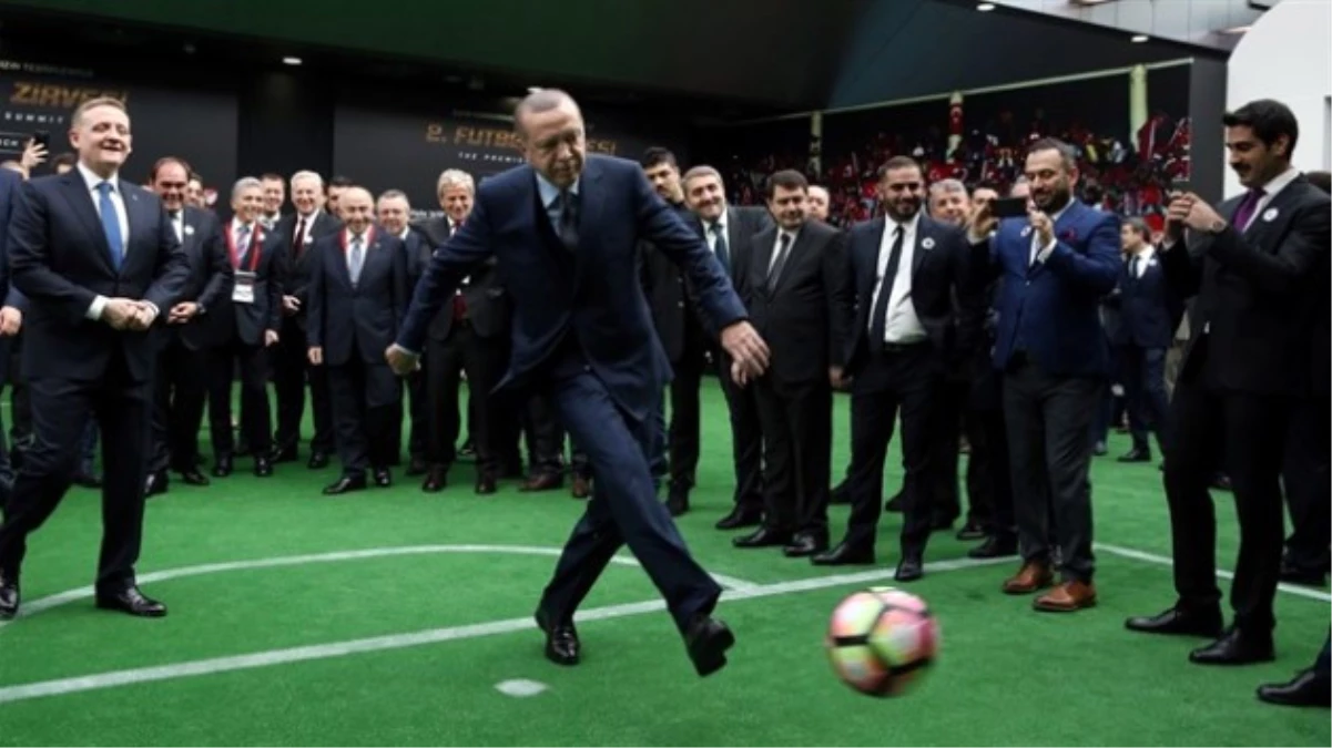 Cumhurbaşkanı Erdoğan\'dan Desailly\'ye Penaltı Golü