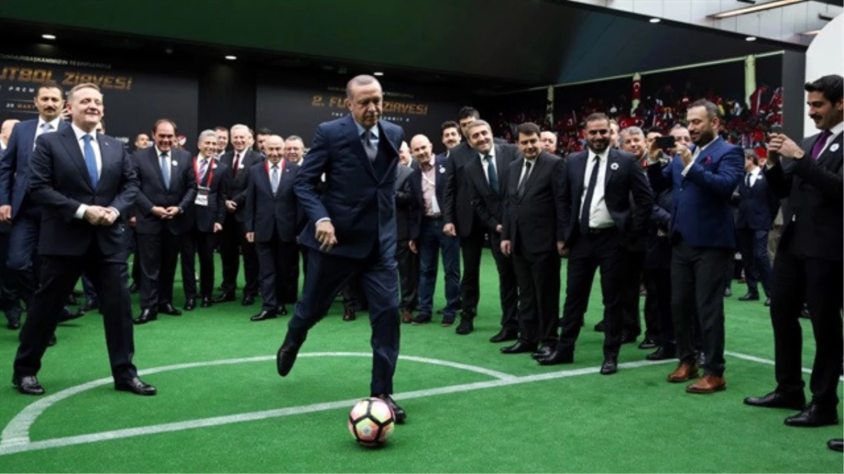 Erdoğan, Dünyaca Ünlü Yıldız Marcel Desailly\'e Penaltı Golü Attı