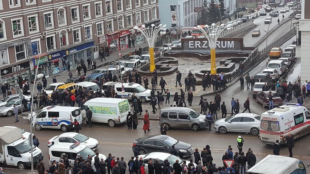 Erzurum\'da Bıçaklı Gençler Dehşet Saçtı
