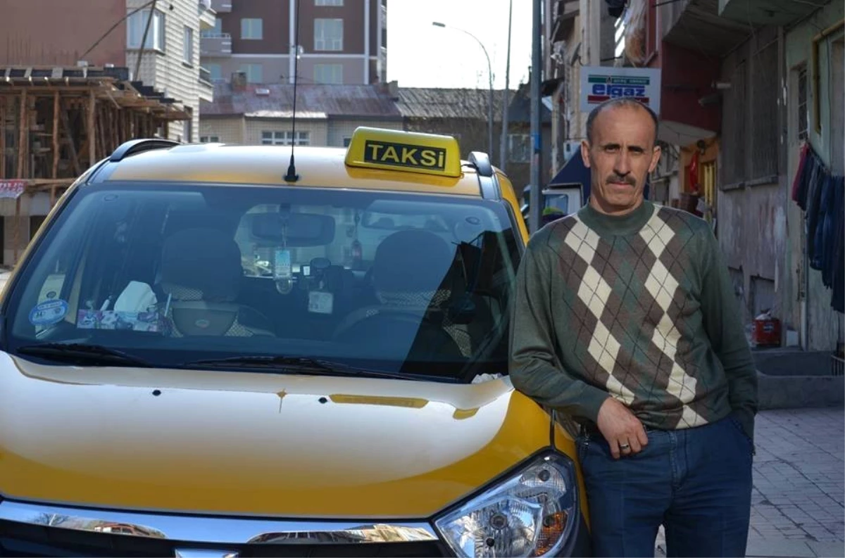 Erzurum\'da Yolcu Otobüsüyle Taksi Çarpıştı: 1 Ölü