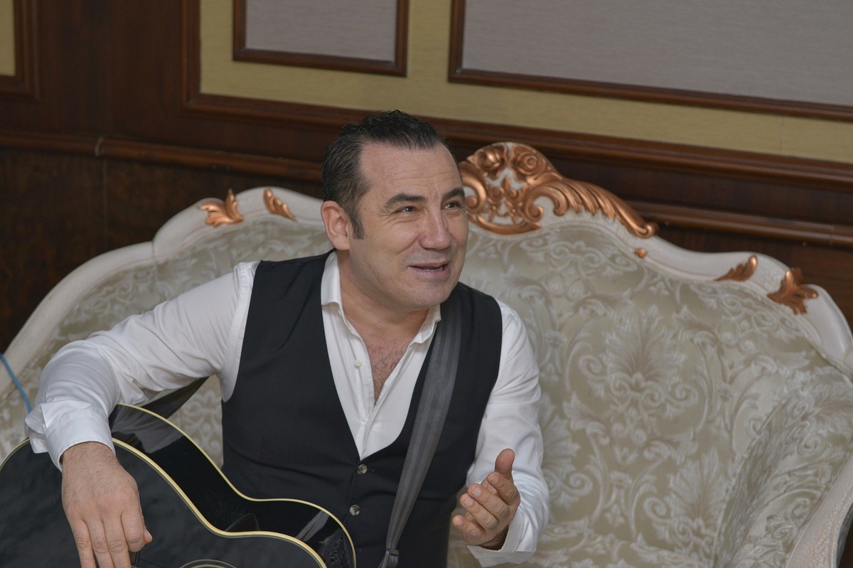 Ferhat Göçer\'den Sanatçı Dostlarına Büyük Gönderme