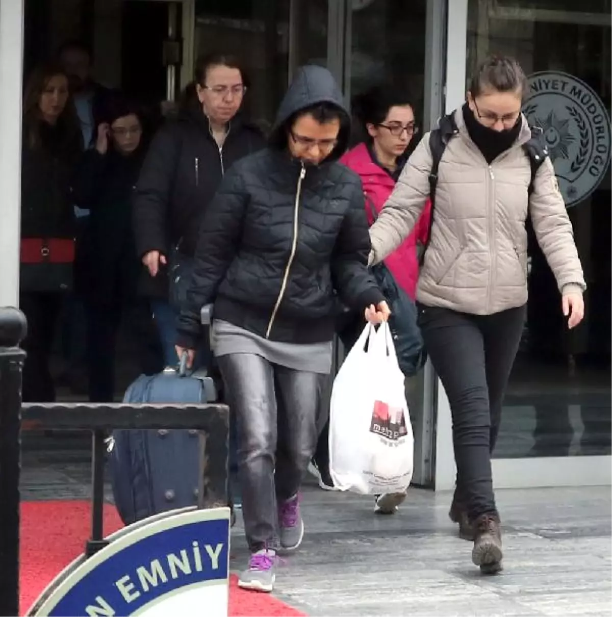 Fetö\'den Gözaltına Alınan 16 Hakim ve Savcı Adliyede