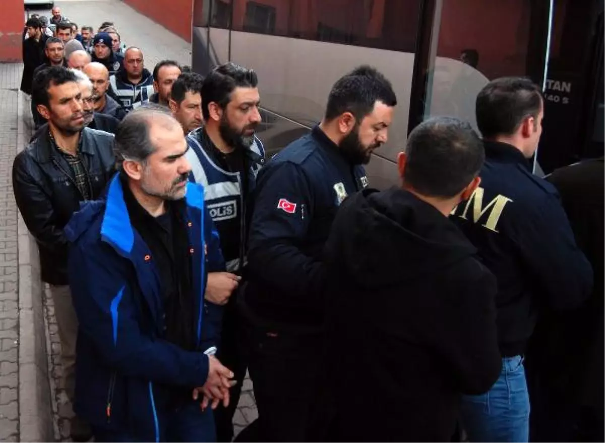 Fetö\'den Gözaltına Alınan 22 Polis Memuru Adliyeye Gönderildi