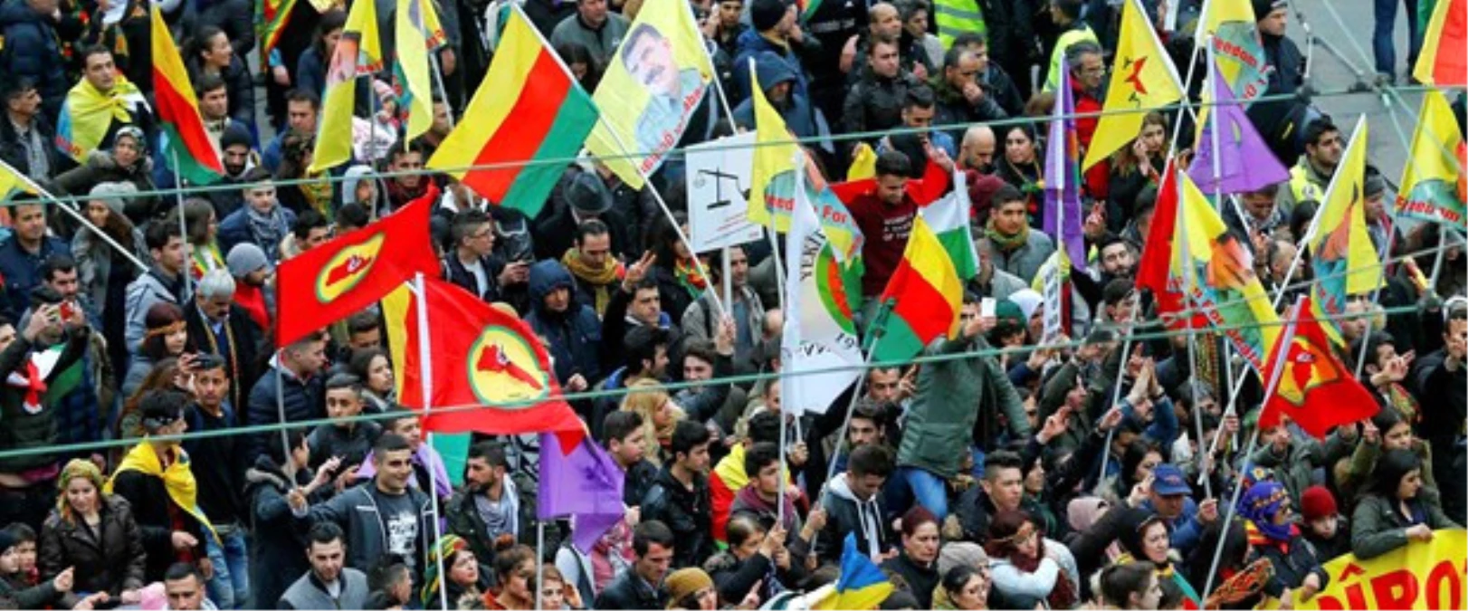 Frankfurt\'taki PKK Yandaşlarının Yürüyüşü