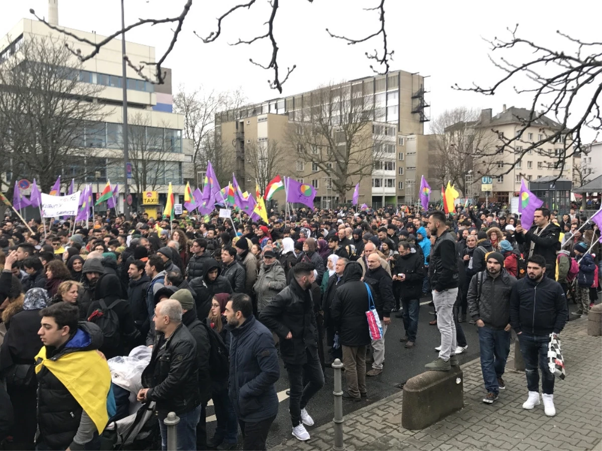 Almanya\'dan Sonra Hollanda da PKK Yürüyüşüne İzin Verdi