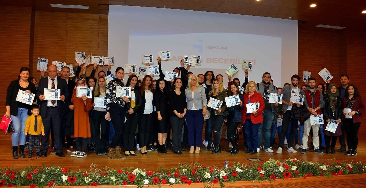 İstihdam Fuarında Cv Hazırlama ve İş Başvurularını Geliştirme Semineri