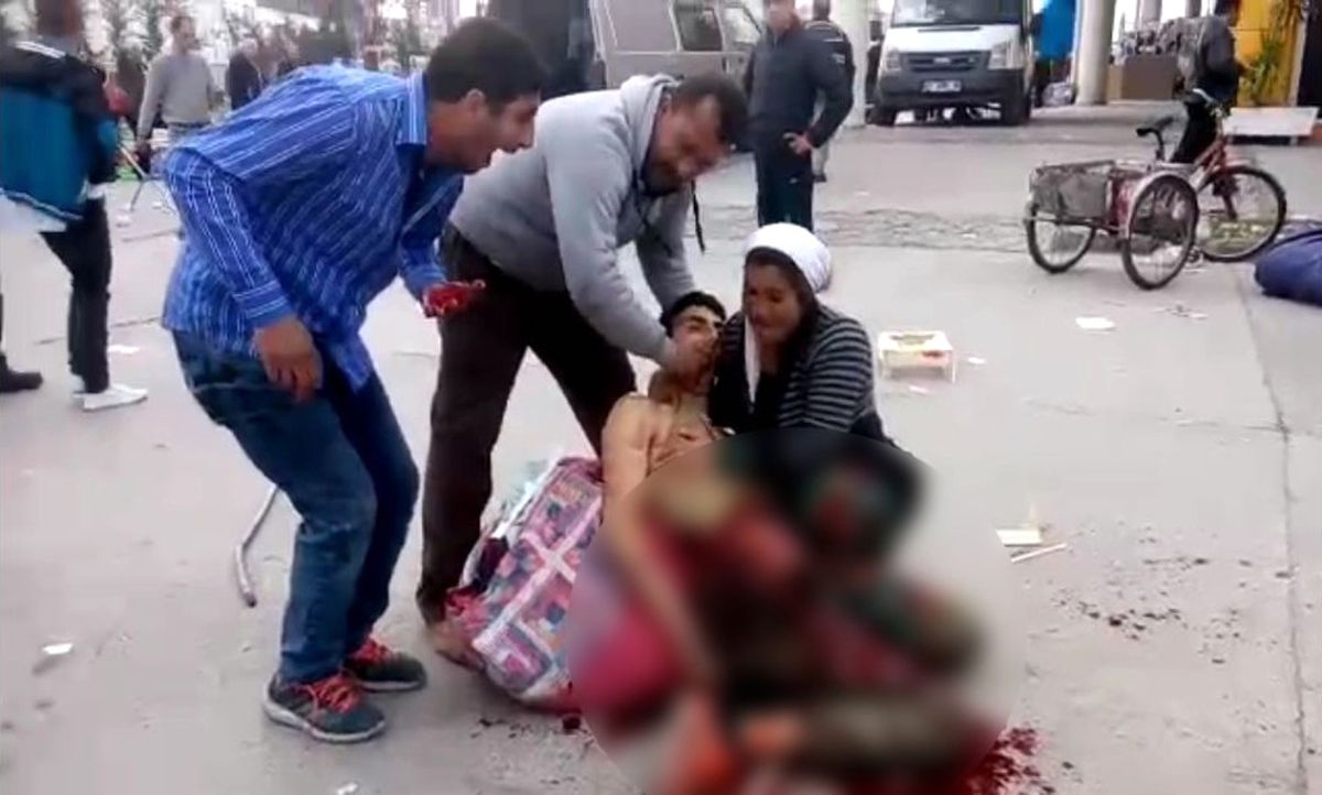 İzmir\'de Korkunç Cinayet: 1 Ölü, 1 Ağır Yaralı
