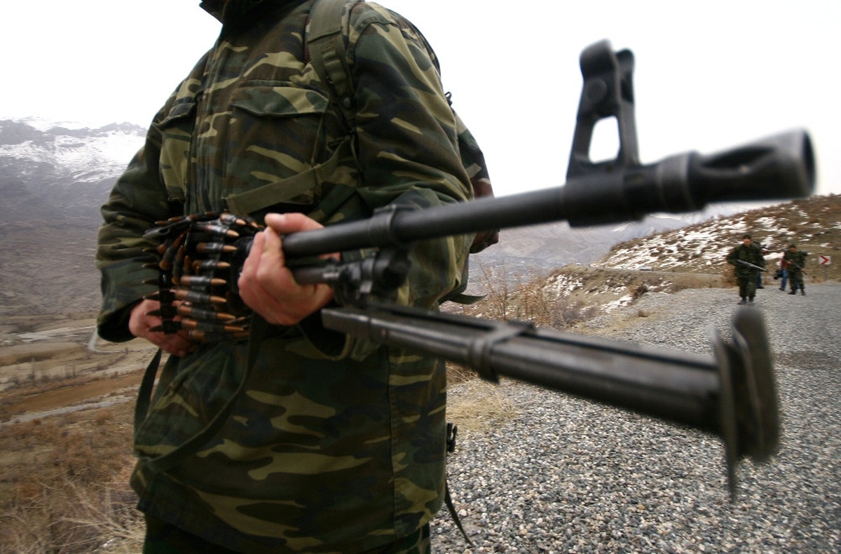 Lice\'de İki Ayrı Noktada Çatışma: 2 Asker Yaralandı, 3 PKK\'lı Öldürüldü