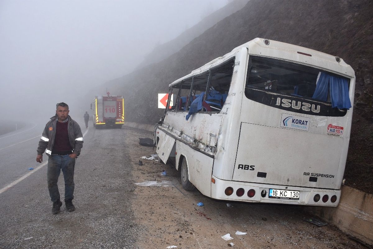 Maden Işçilerini Taşıyan Minibüs Kaza Yaptı: 2 Ölü, 24 Yaralı