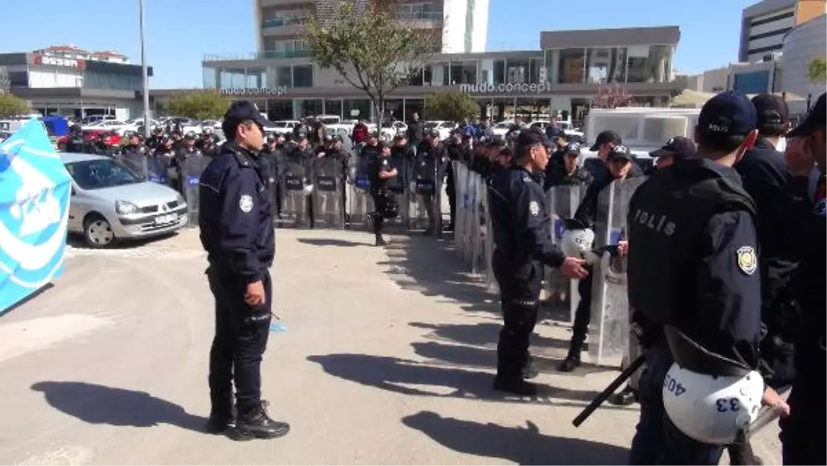 Meral Akşener, Mersin\'de Protesto Edildi