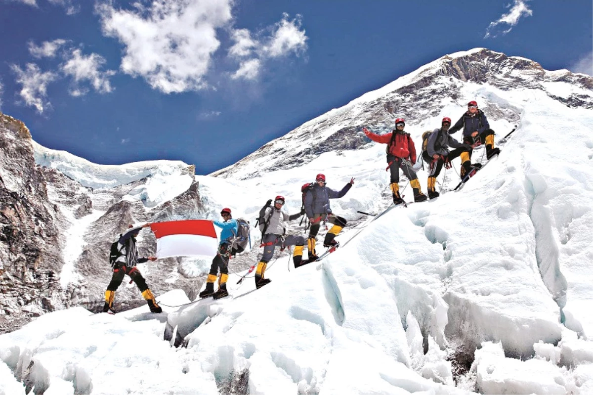 Nepal, Everest\'e Tırmananları Gps Cihazıyla Takip Edecek