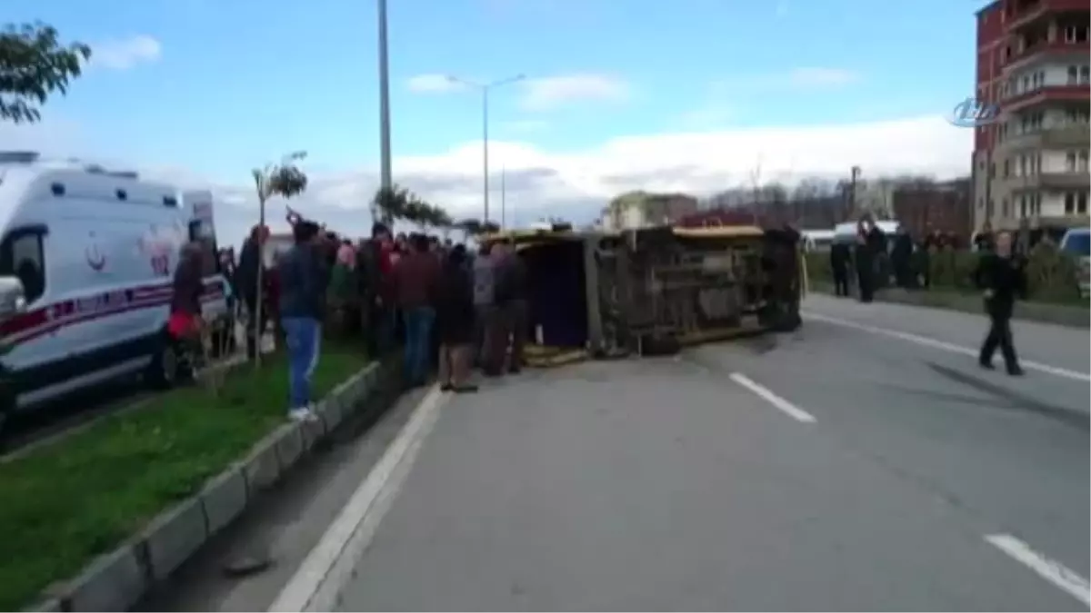 Öğrenci Servisi Takla Attı: 14\'ü Öğrenci 18 Kişi Ölümden Döndü