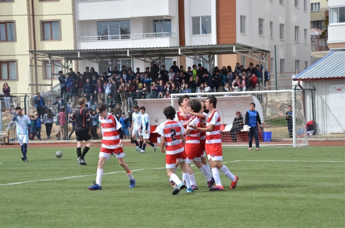 Okul Sporları Futbol Yarı Final Müsabakaları