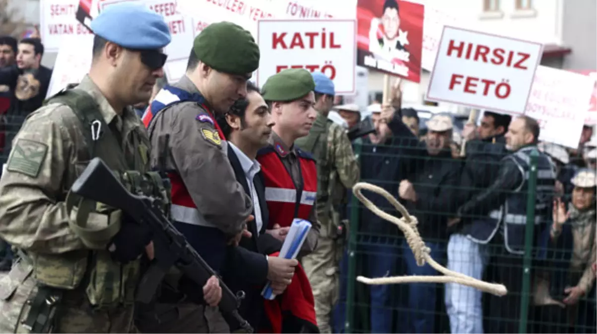 Ömer Halisdemir Davasında Protesto! Temsili İdam Sehpası Kurdular, Yağlı Urgan Attılar