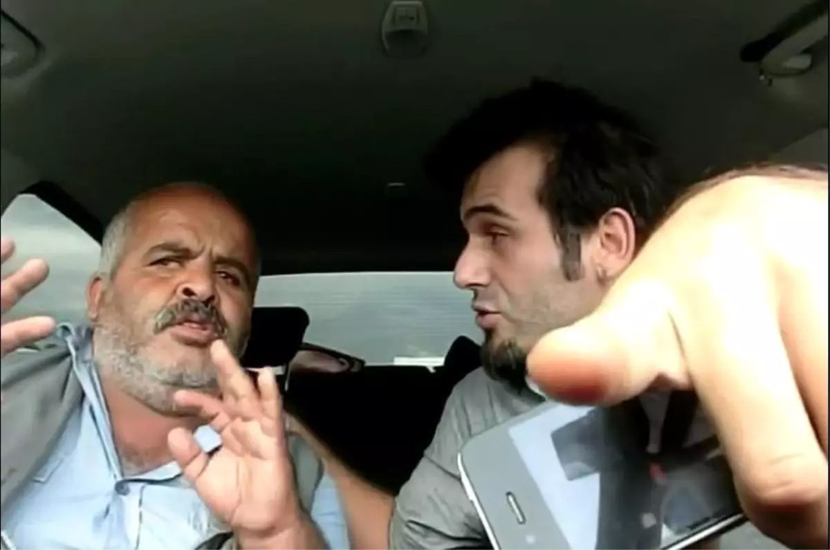 Otostopla Arabasına Aldığı Dolandırıcıları İfşa Ediyor