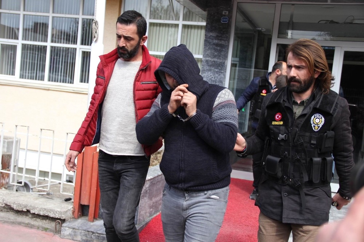 Polisten Kaçan Araçta Uyuşturucu Çıktı: 2 Gözaltı