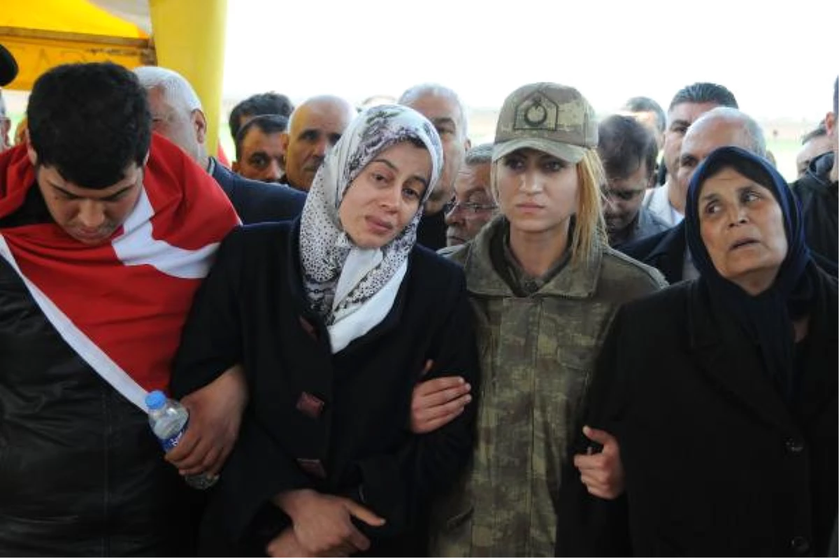 Şehit Yüzbaşı\'nın Cenazesi Gaziantep\'te (2)