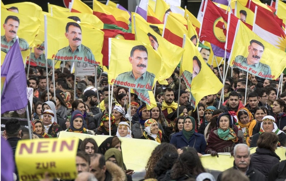 Kürt Örgütler Erdoğan\'ı Protesto Etti, Türkiye Almanya\'yı İkiyüzlülükle Suçladı