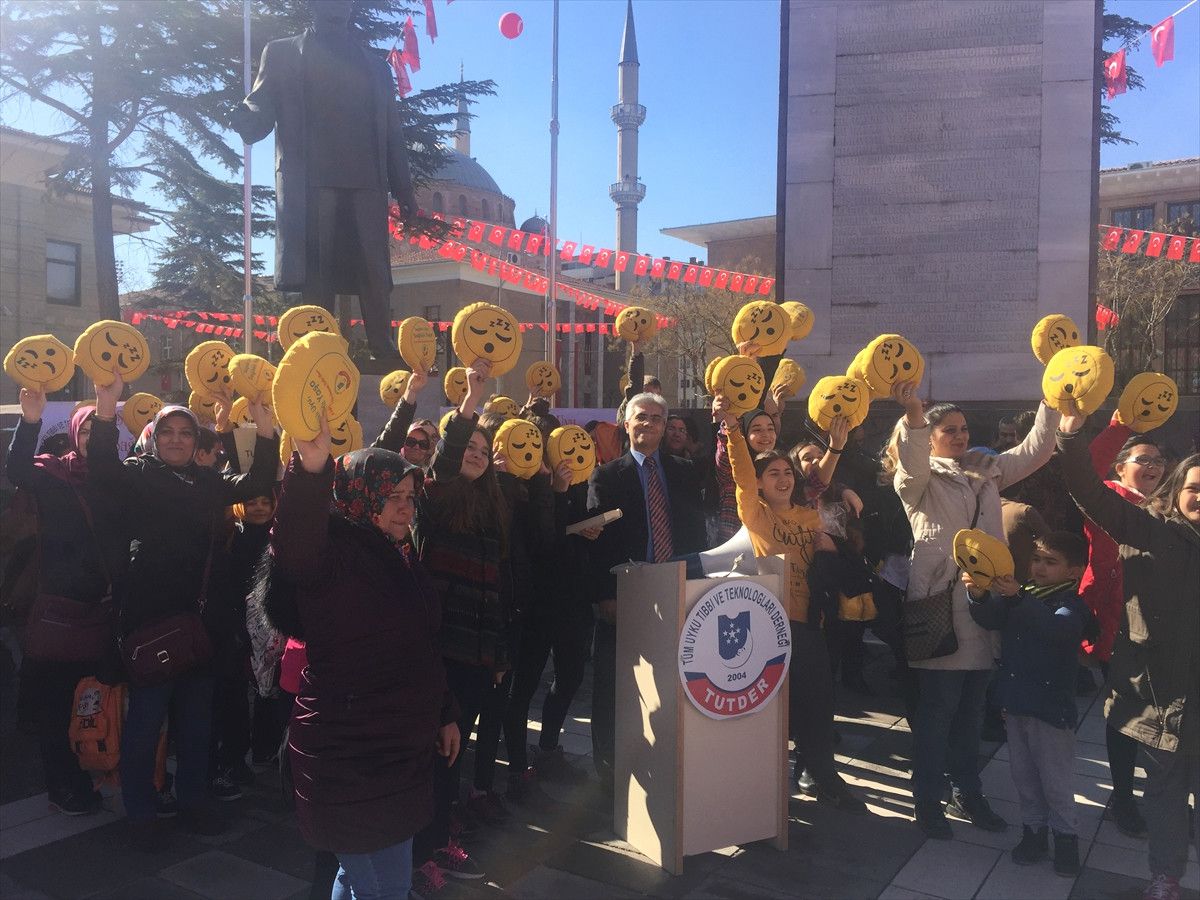 Tutder İyi Bir Uyku İçin Yastık Dağıttı