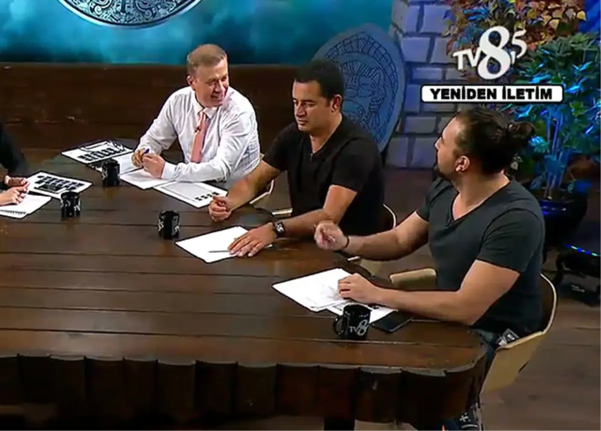 Acun Ilıcalı Oyun Sunarken Kendini Ünlü Hakem Gibi Görüyor