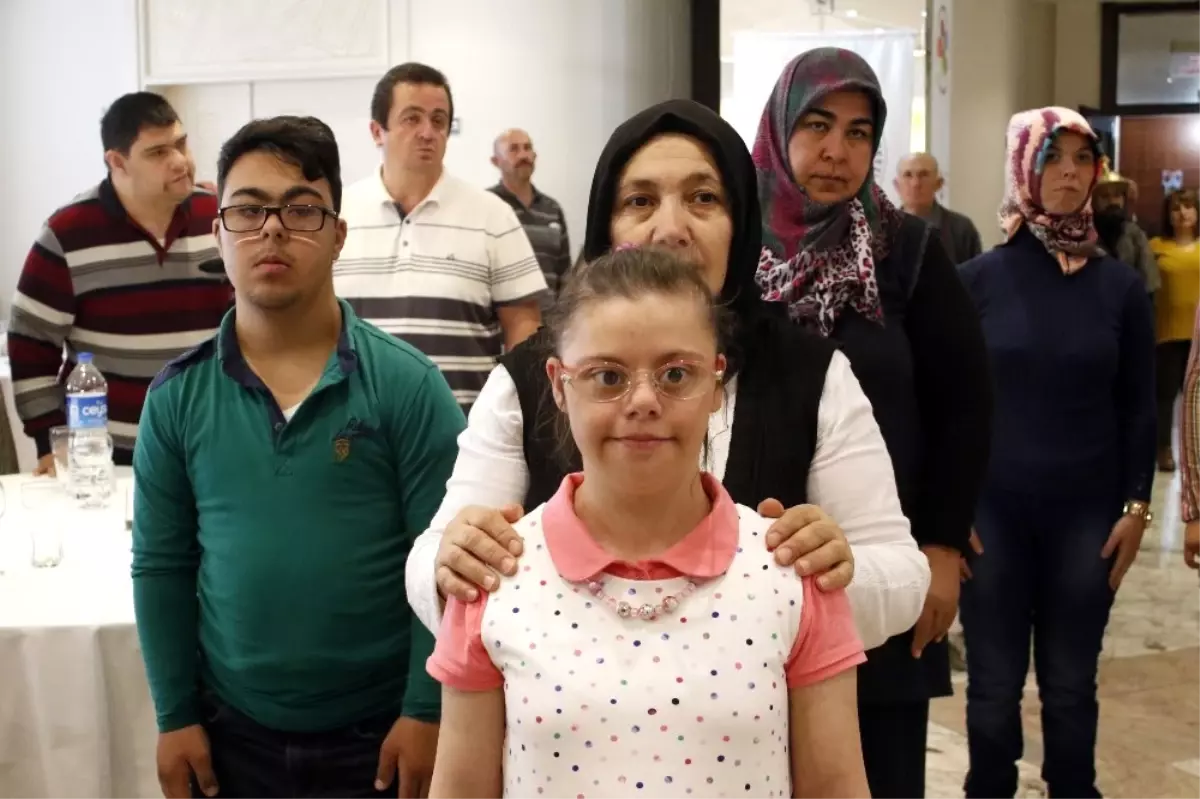 AK Parti \'Engelsiz Türkiye İçin Evet Yemeği\' Düzenlendi