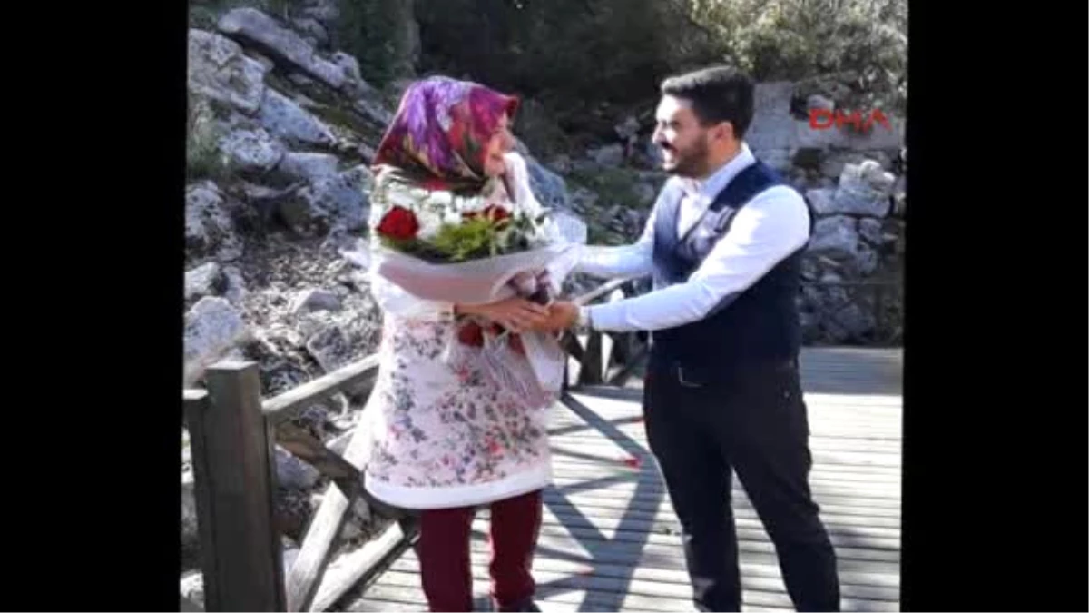 Antalya Antik Kentte Sürpriz Evlilik Teklifi