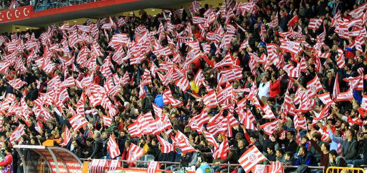 Antalyaspor\'dan Beşiktaş Maçında Seyirci Rekoru