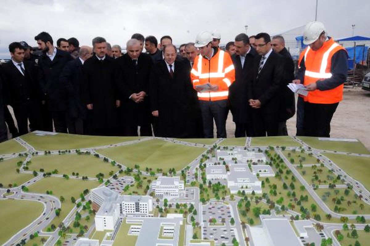 Bakan Akdağ: ABD ve Almanya\'nın 300 Sene Önce Yaptığını Biz 1000 Yıl Önce Yaptık