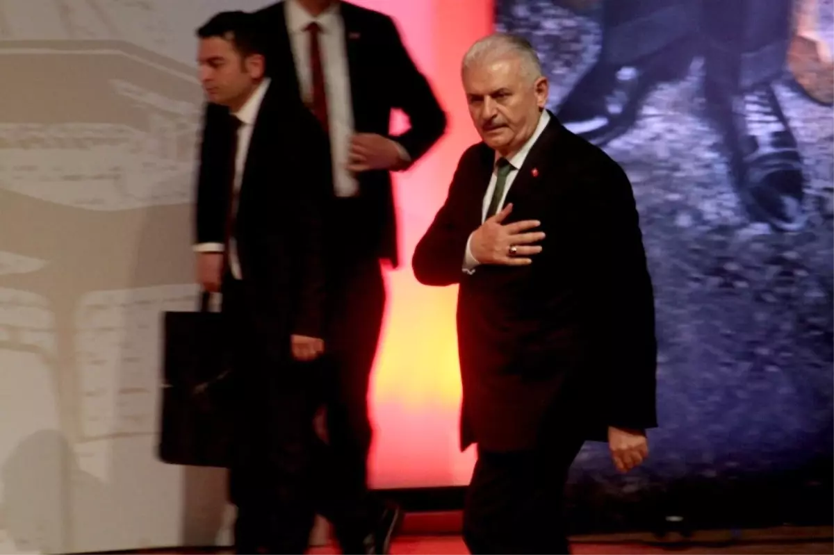 Başbakan Yıldırım: "Küçük Siyasi Hesaplar İçin Büyük İnsanlık Değerleri Kurban Verilmektedir"