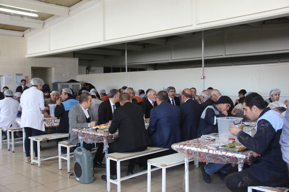 Başkan Özkeçeci ve Milletvekili Erdoğan Fabrika İşçileriyle Buluştu