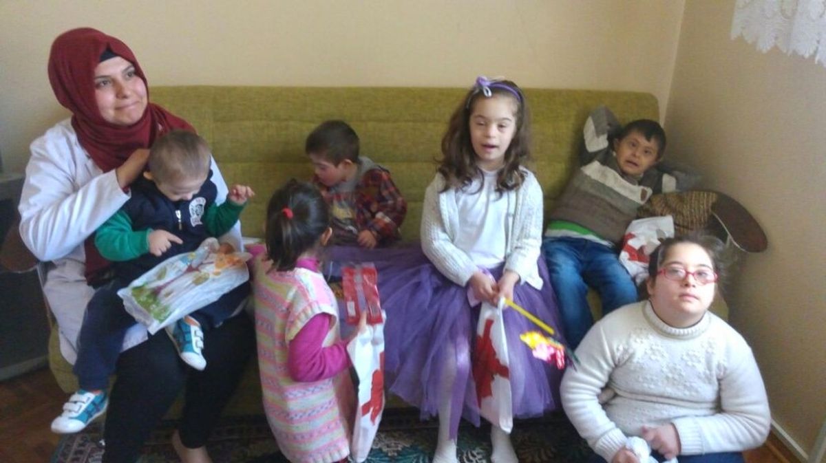 Belediye Çalışanları Down Sendromlu Çocuklarla Bir Araya Geldi
