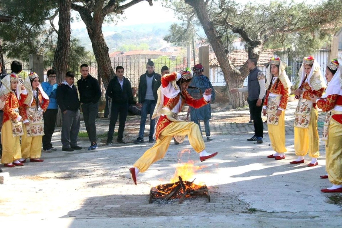 Bergamalı Öğrenciler Baharı Karşıladı