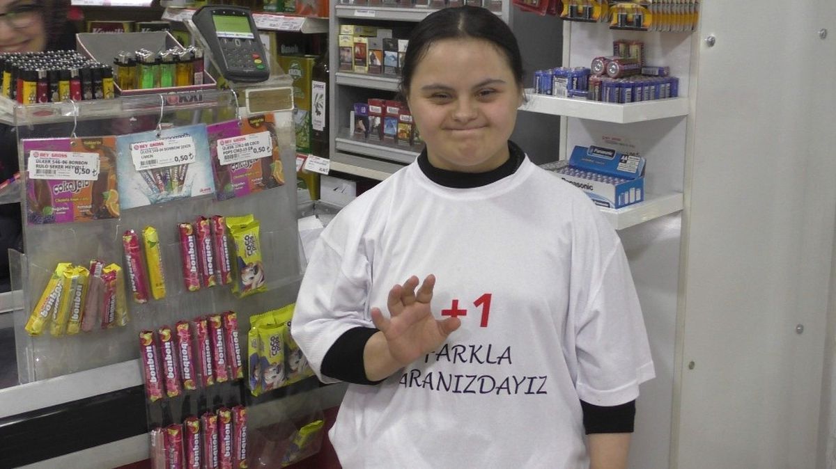 Beyşehir\'de Down Sendromlu Öğrenciler Avm\'lerde Mesai Yaptı
