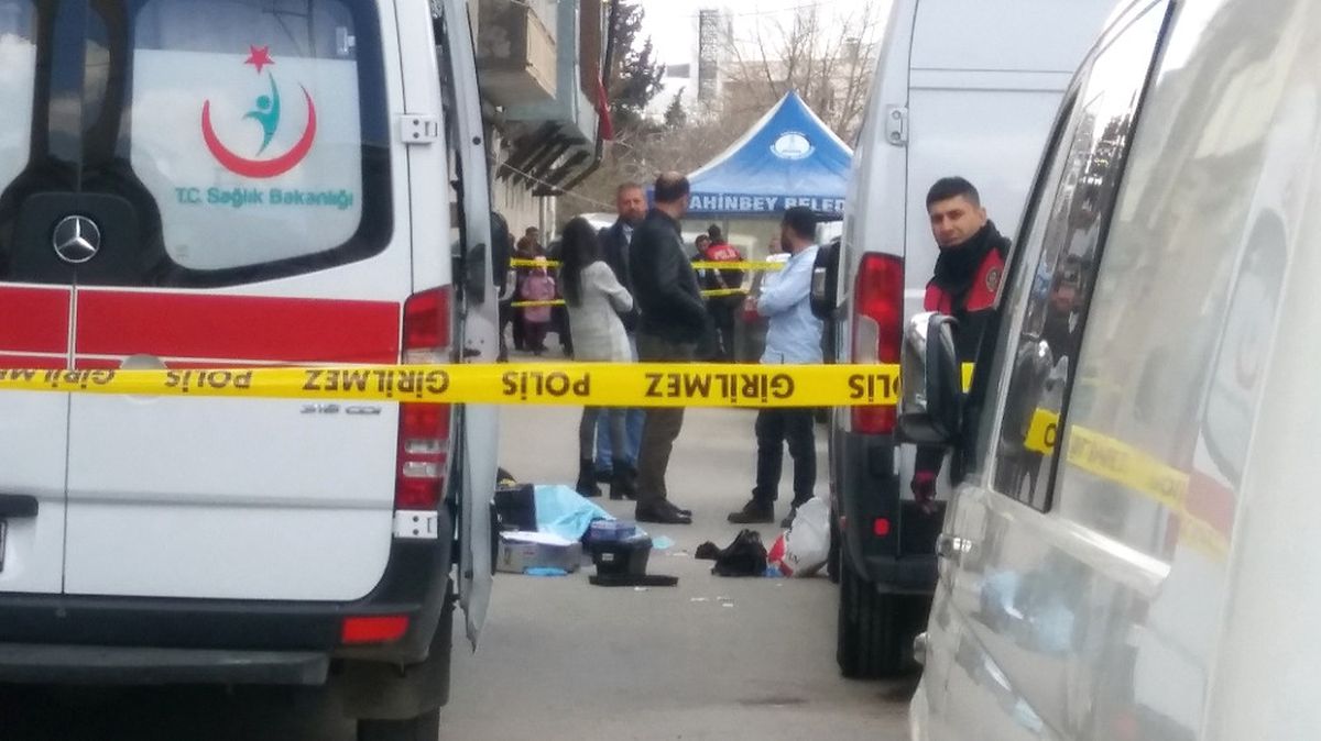 Boşanma Davası Açan Eşini Vurup Intihar Etti