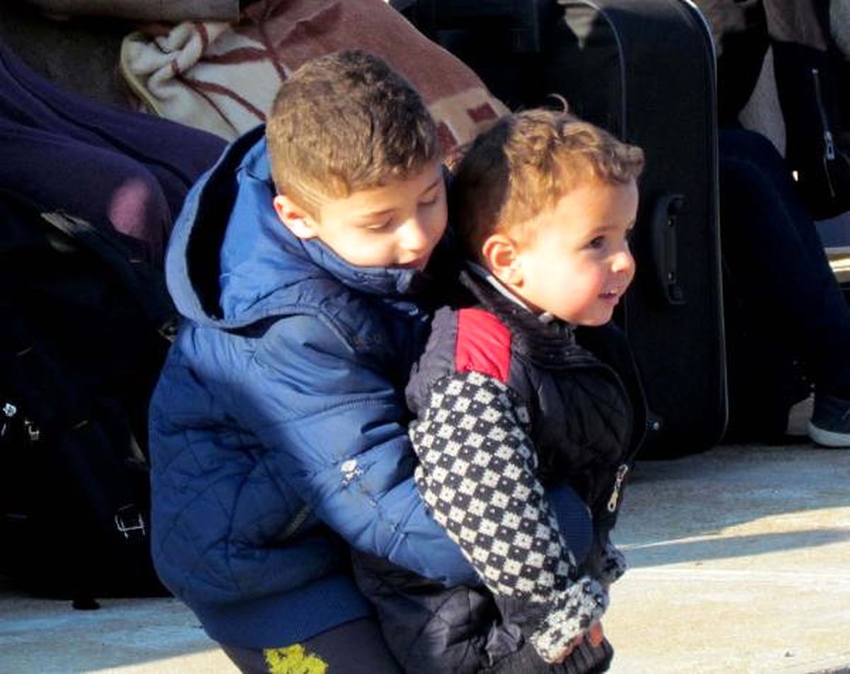 Çeşme Açıklarındaki Lastik Botta 46 Suriyeli Yakalandı
